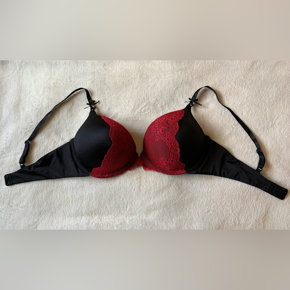 La Vie En Rose Black Bra w/ Red Lace